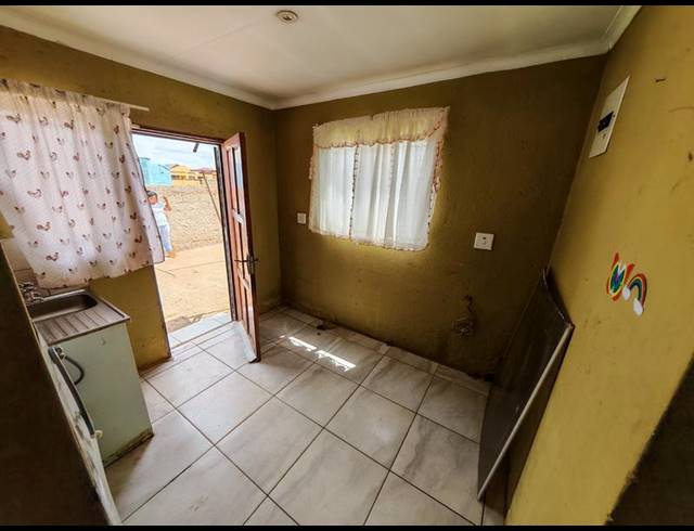 2 BEDROOM HOUSE FOR SALE IN LAKESIDE